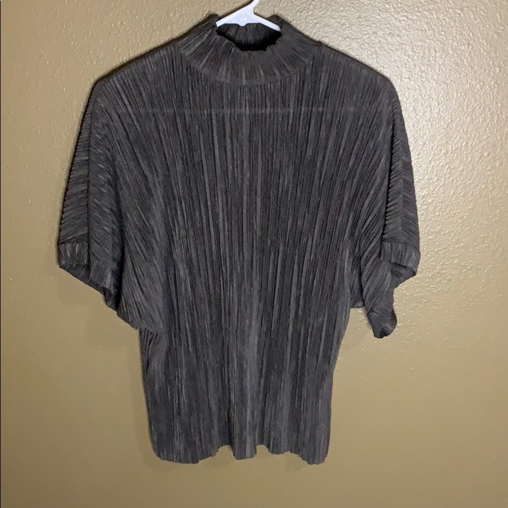 Drop shoulder mock neck pleated short sleeve